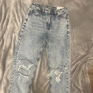 American Eagle Mom Straight Jeans Distressed Light Wash Size 2